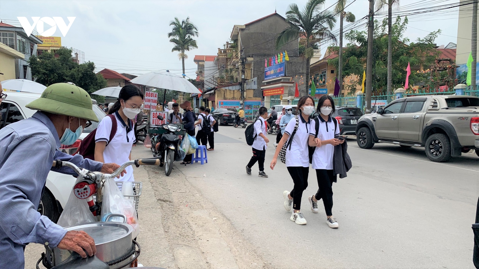 Hạn chế tình trạng ùn tắc giao thông khu vực cổng trường học ở Lạng Sơn